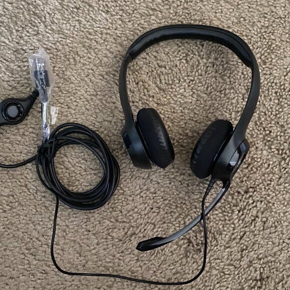 Logitech Black Headset With Microphone - Picture 1 of 6